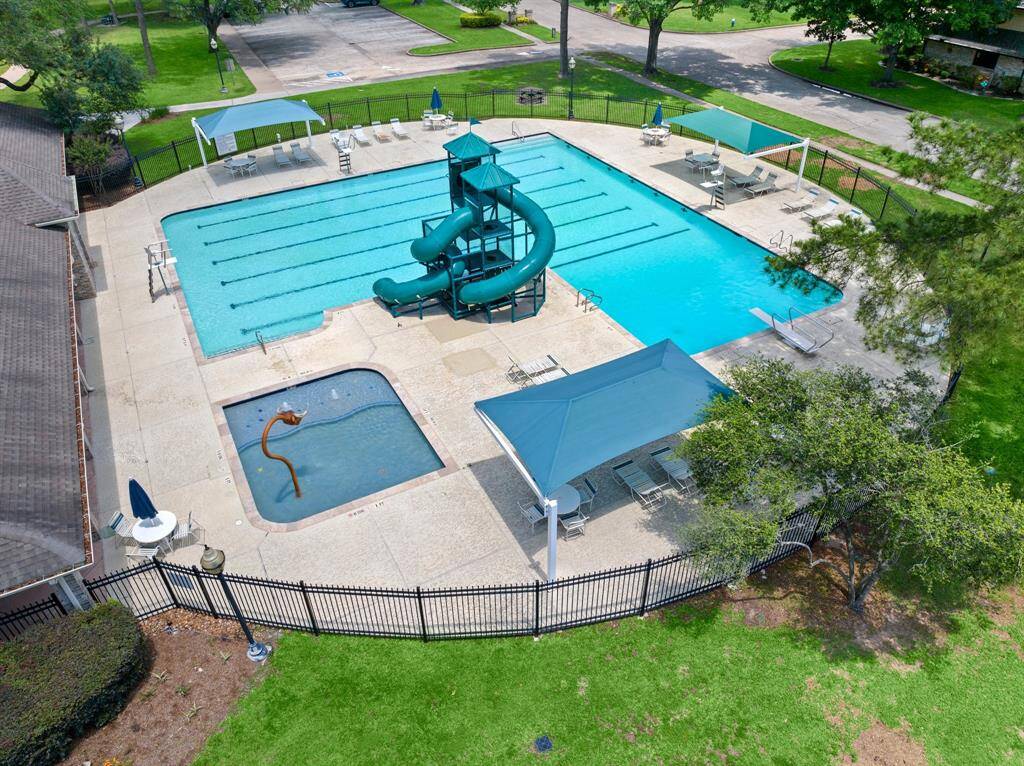 The pool and splash/wading pool.