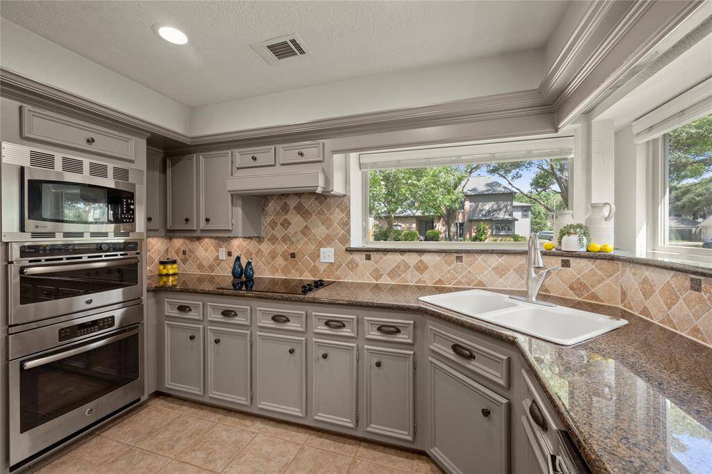 This is a chef's dream! The two expansive windows on either side of the sink allow natural light to illuminate every inch of this light and bright kitchen.  A cooking tower provides a stainless steel oven at the bottom, a convection oven in the middle and a built-in microwave/convection oven on top creating plenty of space to cook, roast and bake all of your family’s favorite dishes for any celebration.