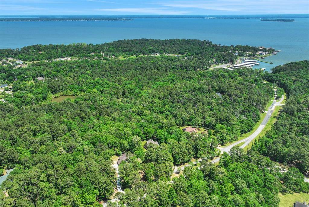 Just a short drive to Cape Royale marina for easy access to the lake!