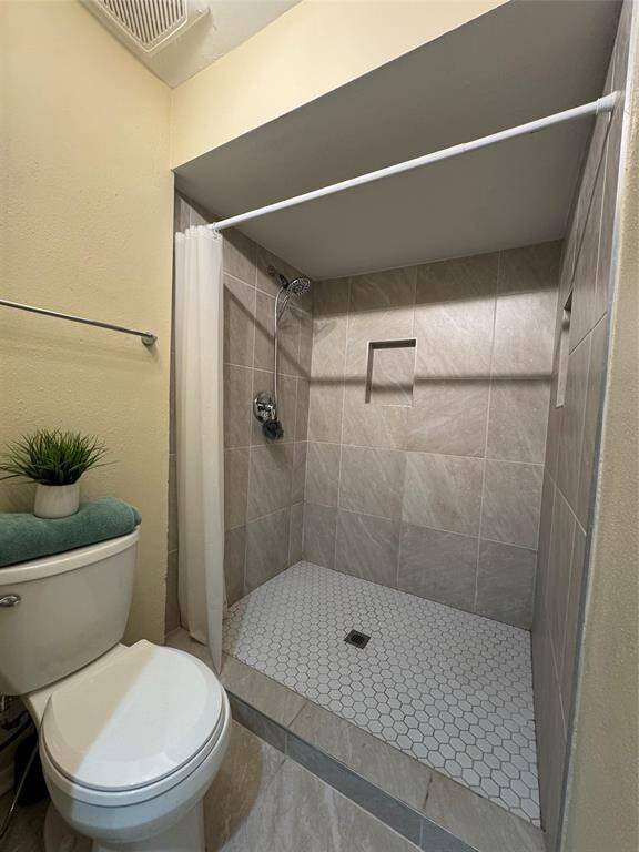 Seprate Primary shower and toilet