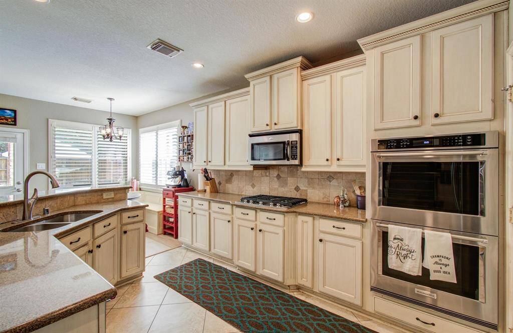 So much space in this kitchen!