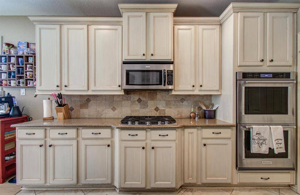 Another view of this incredible cooking space.
