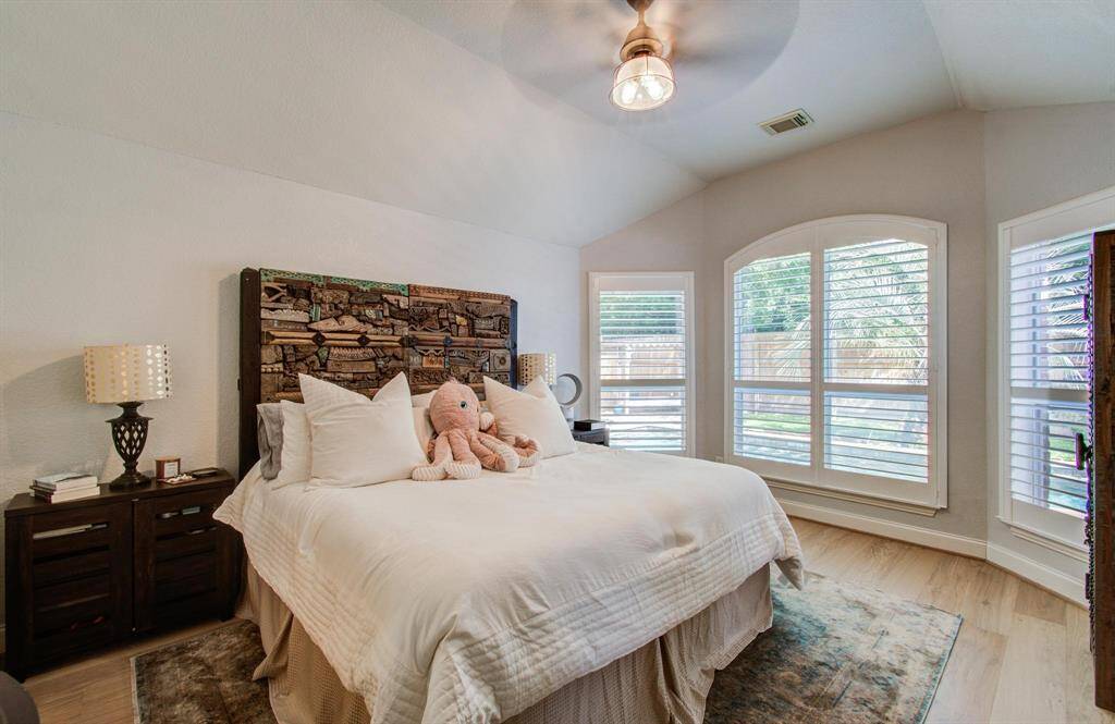 Another view of this large primary bedroom.