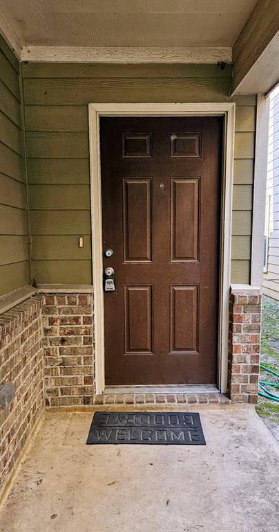 FRONT DOOR COVERED ENTRY