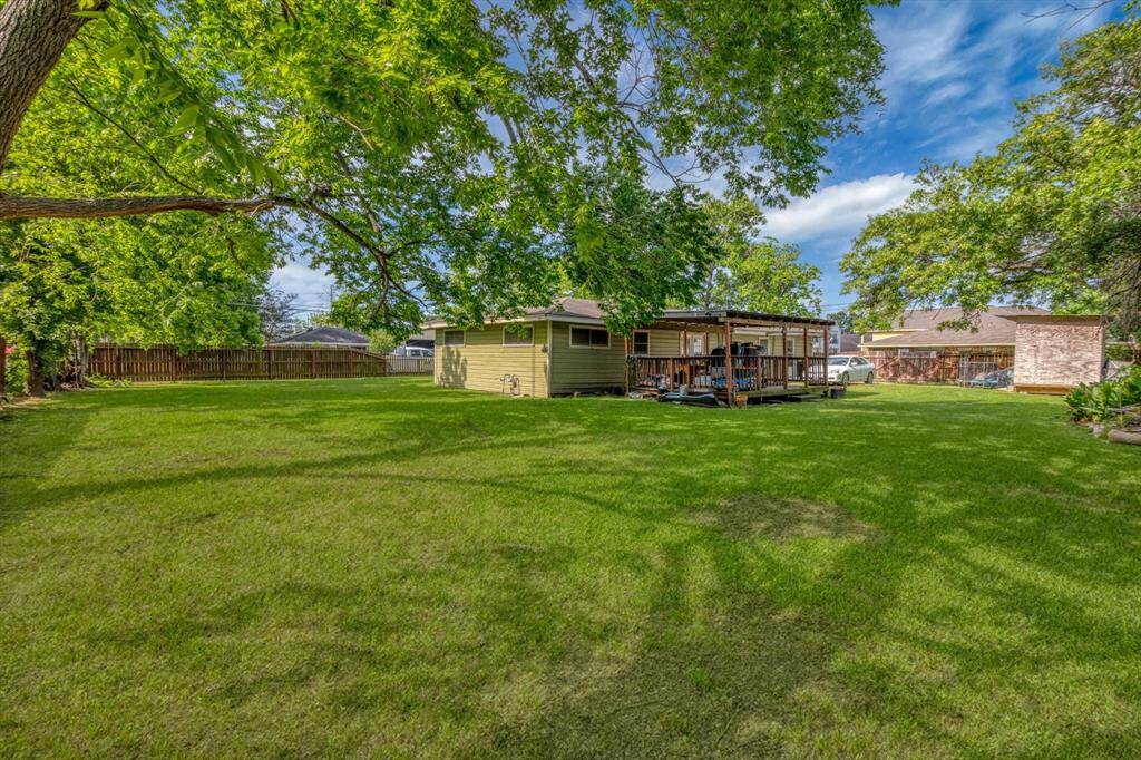 13,000 SF LOT