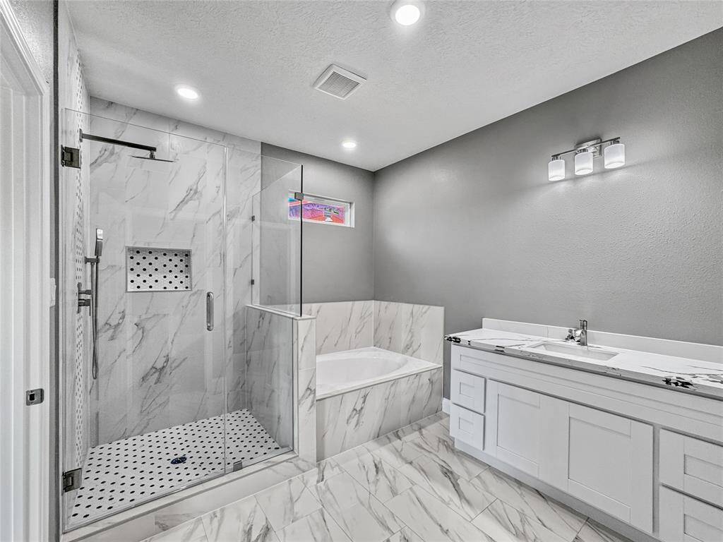 Spa like primary bath.Features a super size shower with frame-less glass door. This tubs offer a sense of luxury and relaxation, perfect for soaking and unwinding.