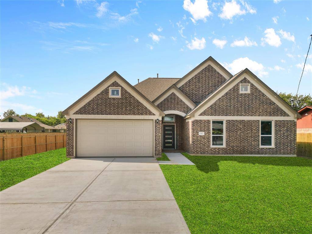 Welcome home to this warm covered front porch. Take a look at this elegant 5 rectangle lite door. Door features electronic keypad lock.