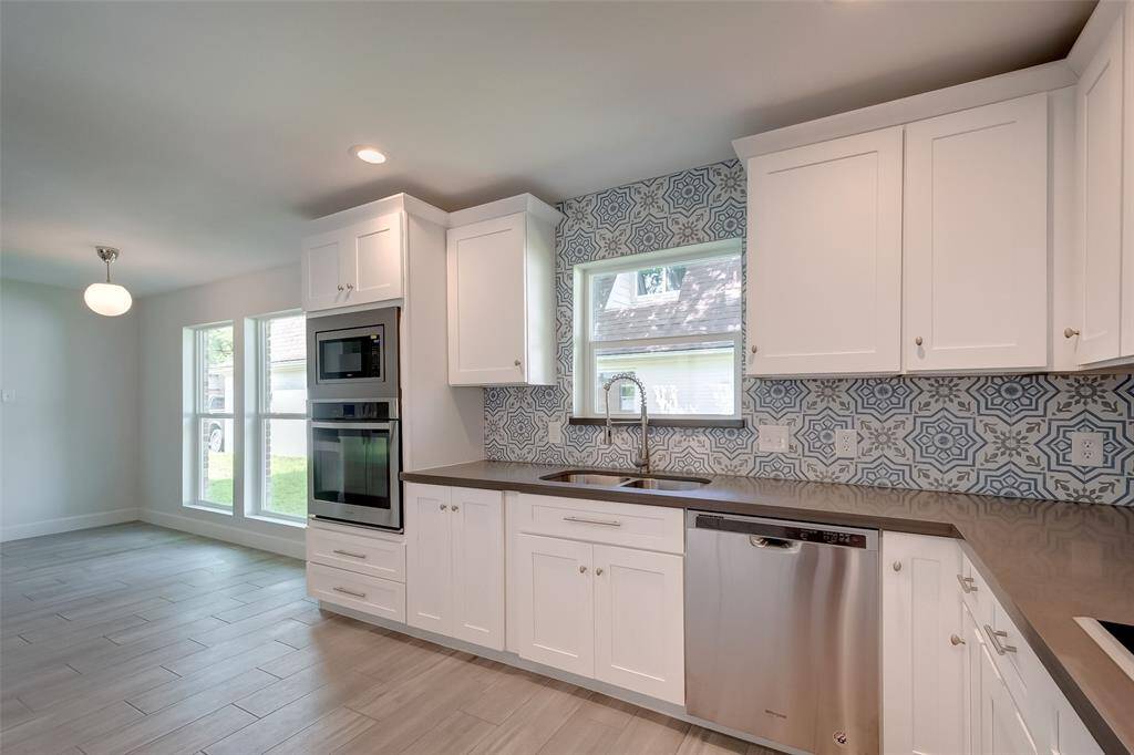 View from the kitchen to the breakfast area. Notice the beautiful mediterranean cement backsplash.