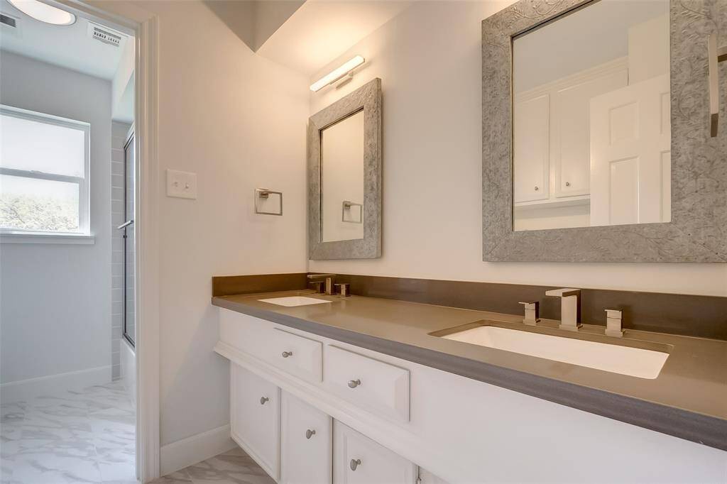 Big and bright bathroom with double sinks.