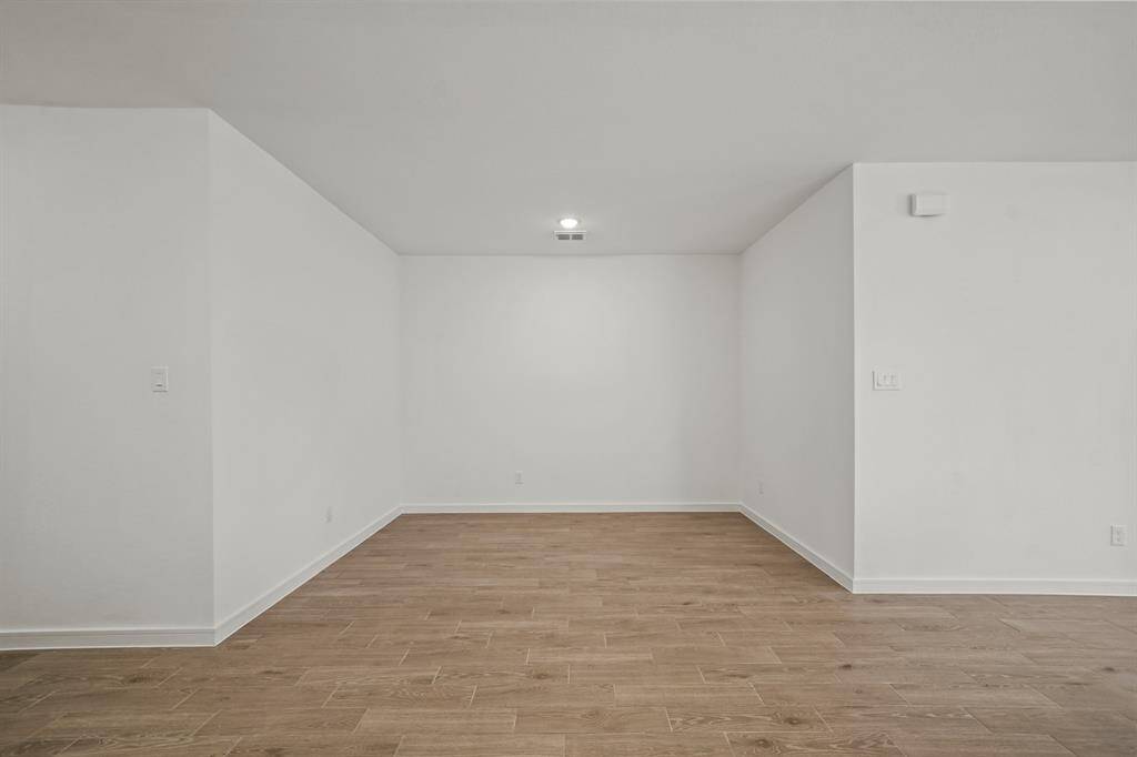 Charming dining area (*Photo not of actual home and used for illustration purposes only.)