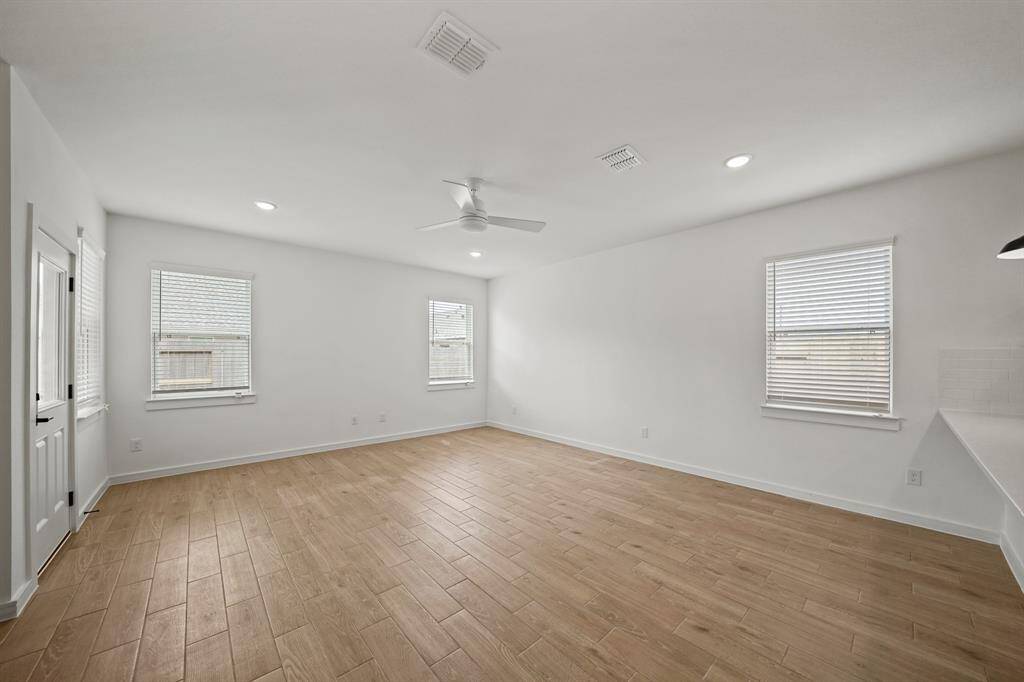 Spacious great room (*Photo not of actual home and used for illustration purposes only.)