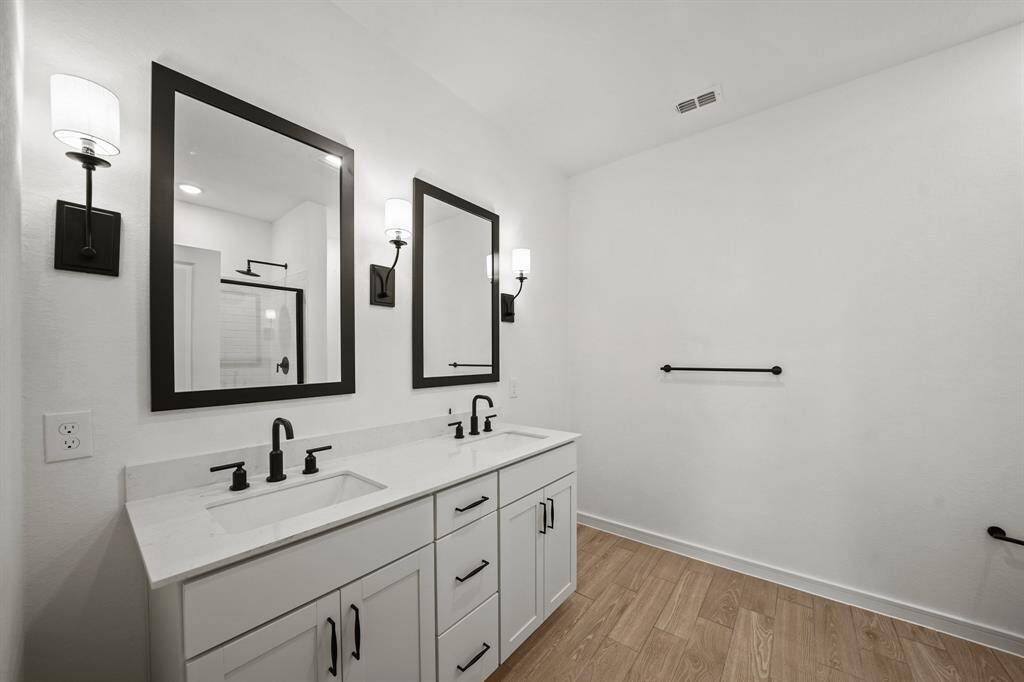 Relaxing primary bath (*Photo not of actual home and used for illustration purposes only.)