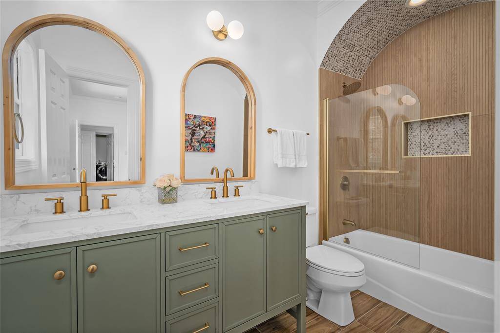 Fully remodeled en-suite bathroom in secondary bedroom