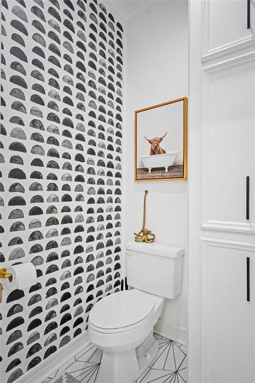 Re-modeled Hollywood bathroom connects bedrooms 2 and 3. Dual sinks, separate room with tub. Separate toilet room.