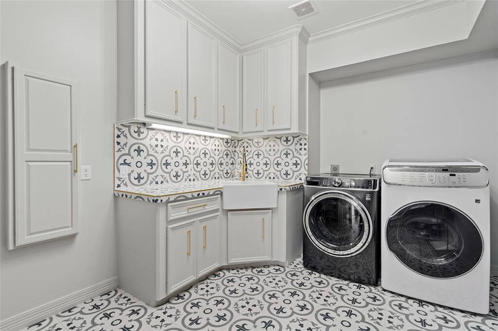 Central laundry room fully remodeled in 2023