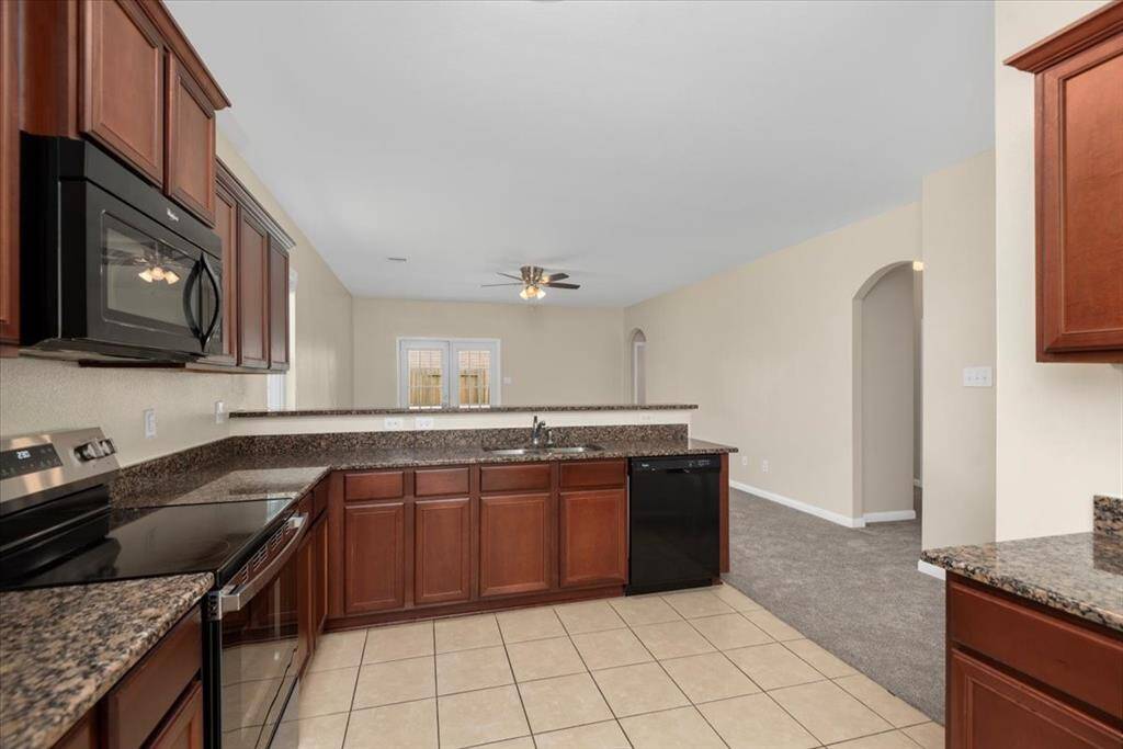 Large kitchen with lots of counter space.
