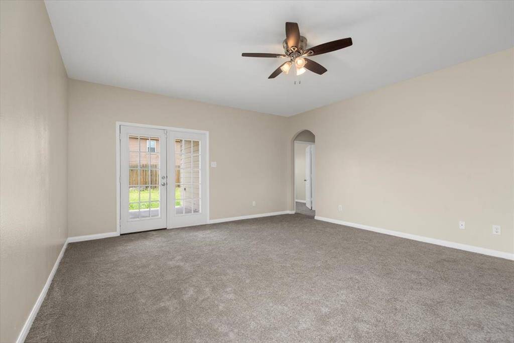 Living room facing the entry to the primary room.