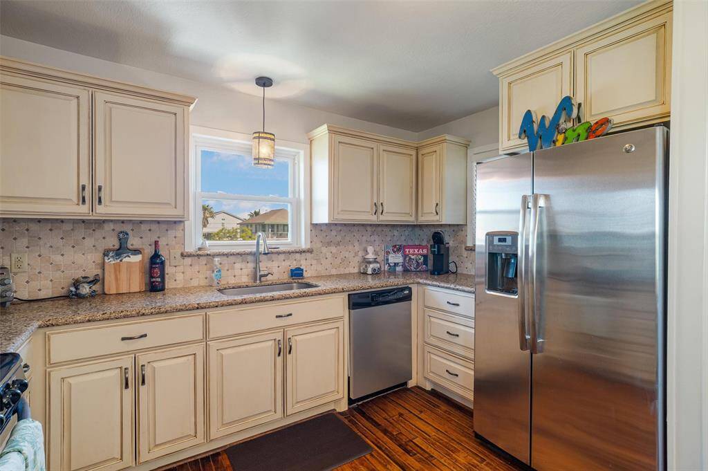 Wow! The kitchen was updated with beautiful cabinets, granite countertops, custom tile backsplash, and stainless steel appliances. You won’t mind washing dishes here because of the great water views