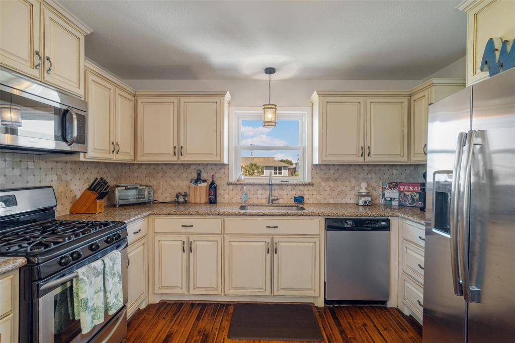 This kitchen is perfect for the chef of the family and plenty of room to move around