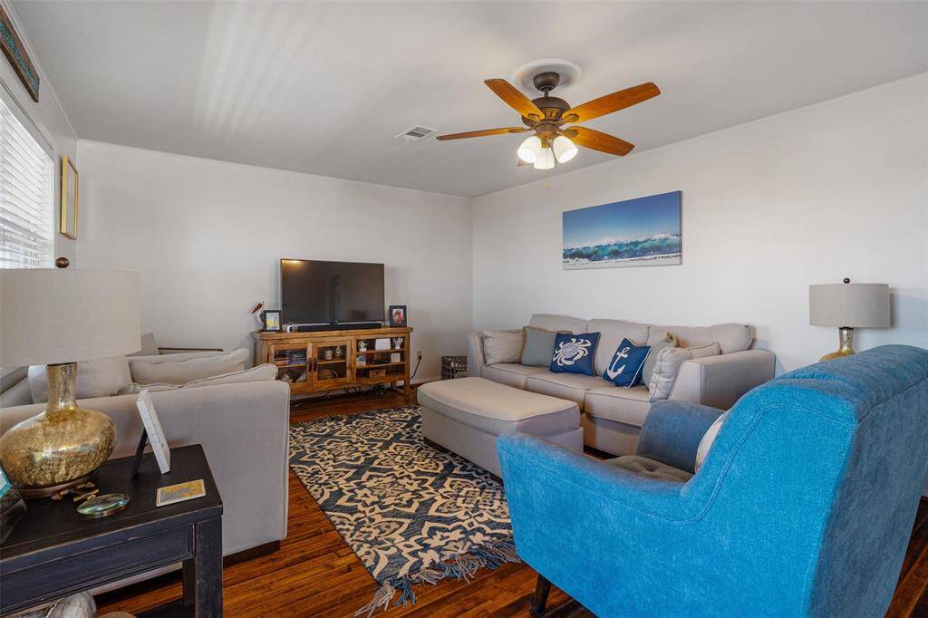 Different view of the living area