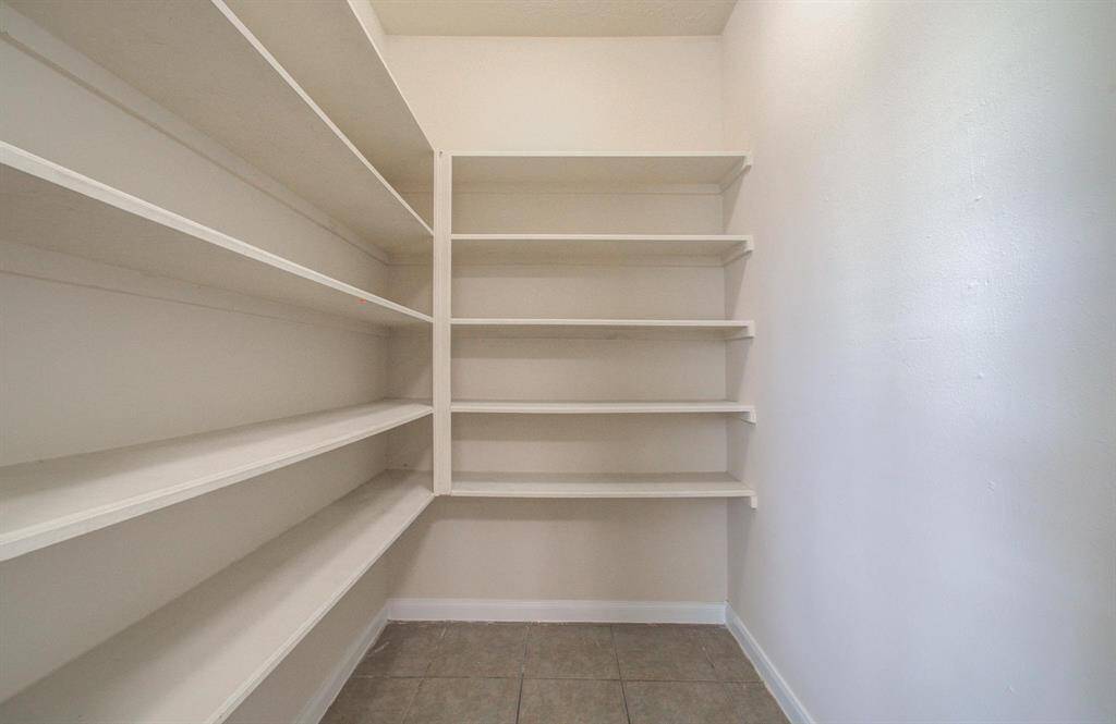 Walk in pantry