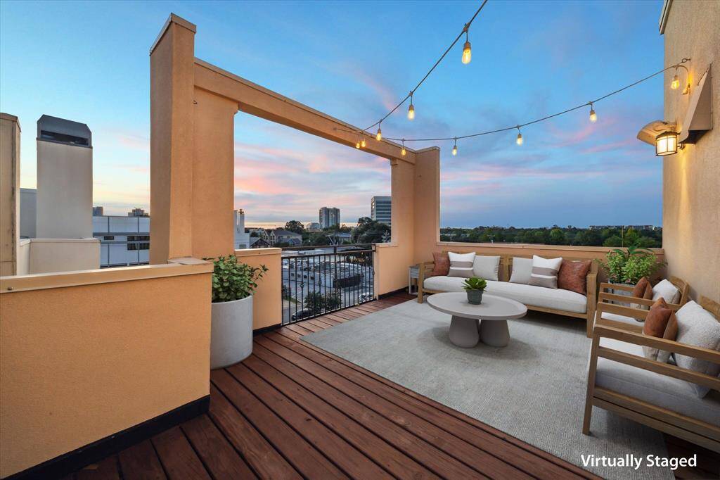 Fourth floor: The first rooftop terrace offers an expansive outdoor space designed for effortless entertaining. With a built-in gas connection for grilling, sweeping views of Buffalo Bayou Park, and plenty of room for seating and dining, it’s perfect for hosting everything from casual get-togethers to lively celebrations. As an added bonus, this terrace also boasts stunning sunset views—making it the ultimate spot to unwind at the end of the day.