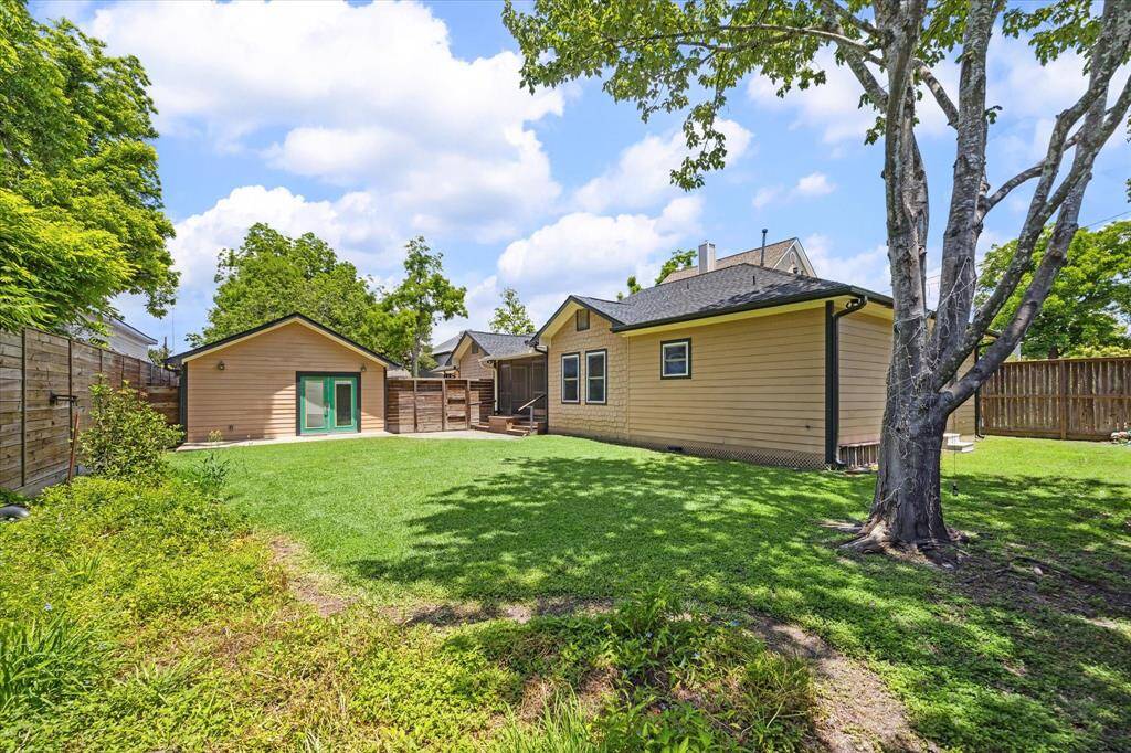 Oversized 9000 SF lot in Sunset Heights! Fully fenced and gated!