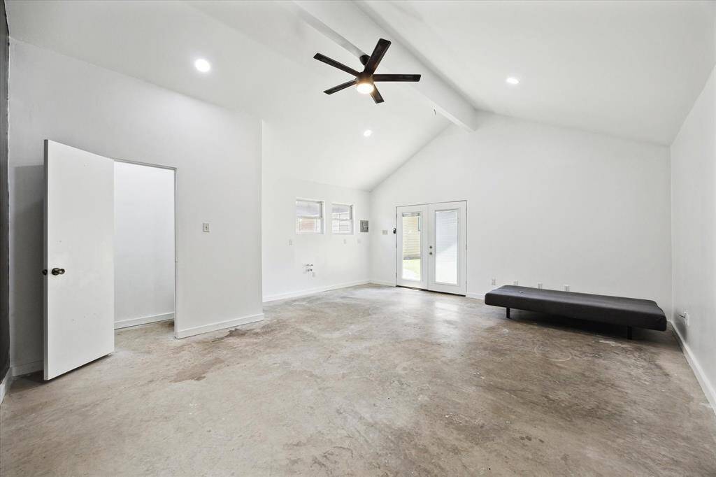 Flex/studio/workshop space behind the garage with half bath!