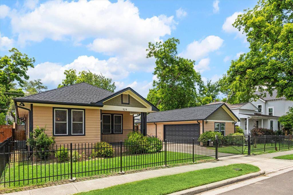 Fully fenced and gated in the heart of Sunset Heights!
