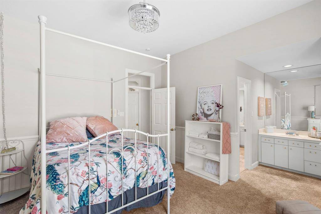 Giest room located upstairs. Includes private sink.