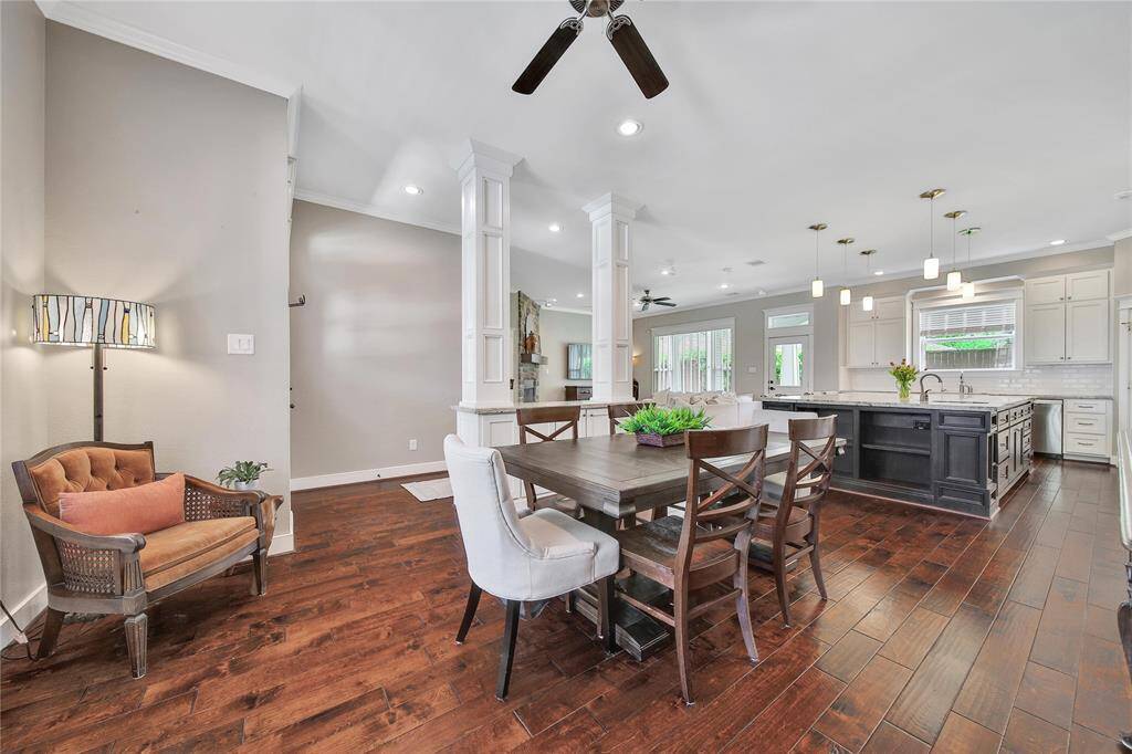 Light and bright formal dining space perfect for hosting dinner for family and friends!