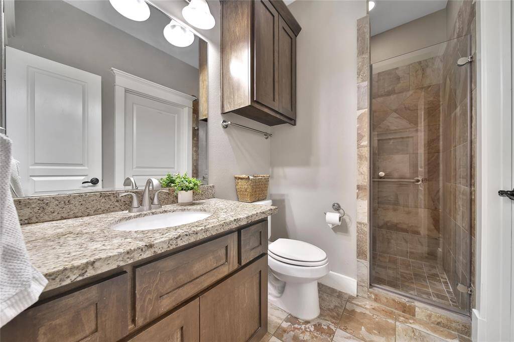 Downstairs secondary bedroom with ensuite bathroom.