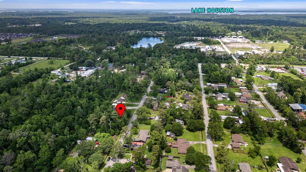 Close to Lake Houston!