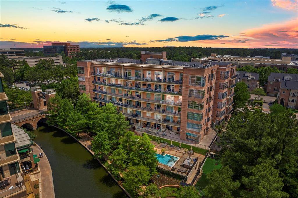 Prime waterfront loft in the heart of The Woodlands Town Center!