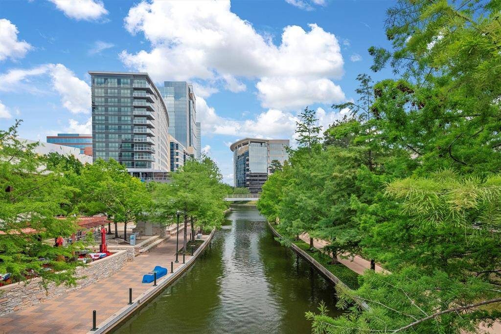 Take a stroll on the gorgeous Waterway, connect to hundreds of miles of hike & bike trails or catch the trolley and head to Market Street for world class shopping and dining!