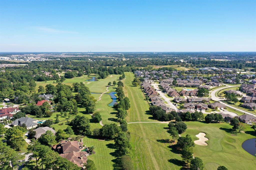 Gleannloch Pines is a semi-private 27-hole GOLF club featuring a clubhouse, members and guest enjoy the ultimate round of golf, fabulous views and elegant surroundings. The course is owned & operated by Tour 18, Inc. Spend the day on the golf course without leaving the neighborhood