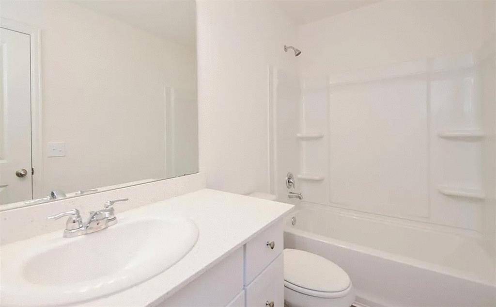 Shared bath at 2nd floor