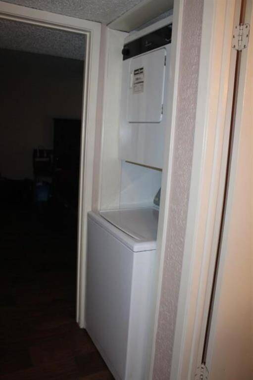 Top / bottom washer and dryer