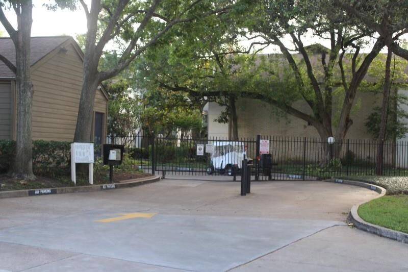 Entrance gate