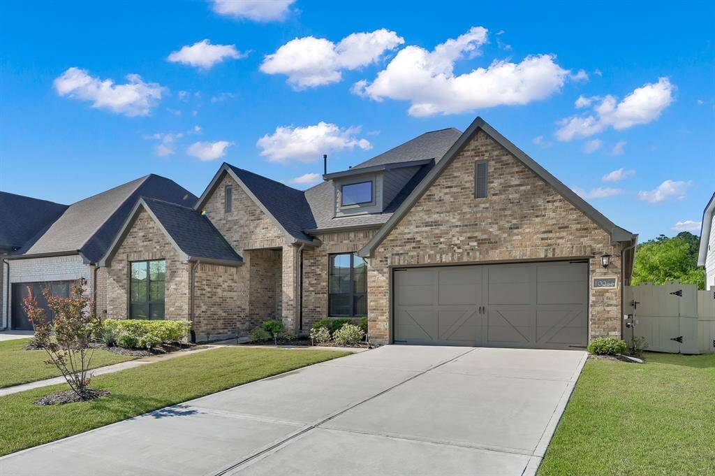 Located in the prestigious community of Harper's Preserve, this stunning & spacious, MOVE IN READY home offers luxury throughout
