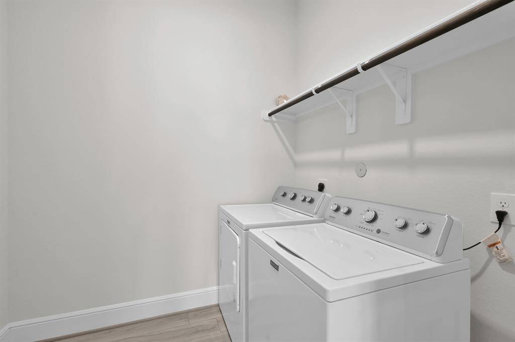WASHER AND DRYER INCLUDED!