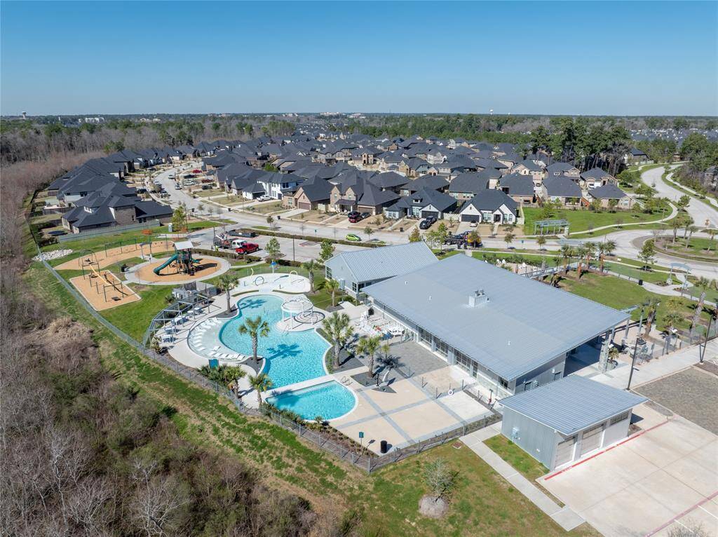 Community pool, splash pad, playground, and Palmetto Clubhouse, which hosts fun community events for kids, families, and adults