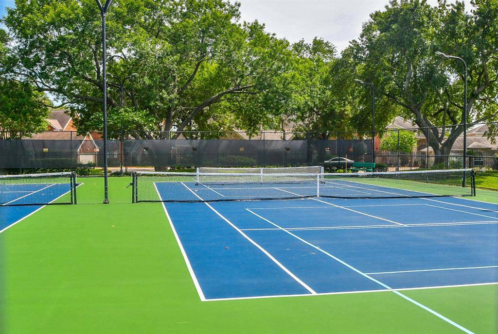 There are tennis/pickleball courts!