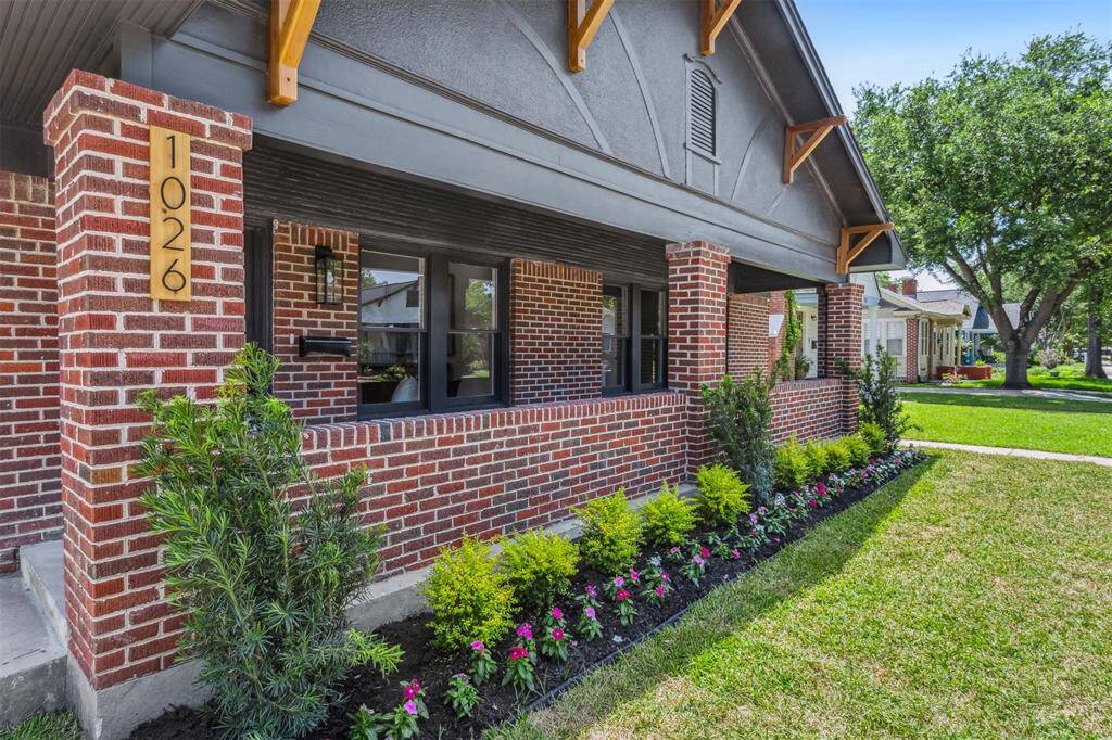 Charming front porch, walk to local eateries