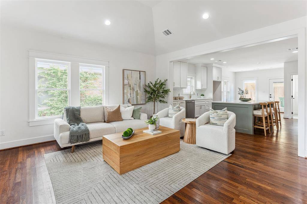 Beautiful kitchen w/ large island, custom cabinetry, Quartz counters, & new appliances