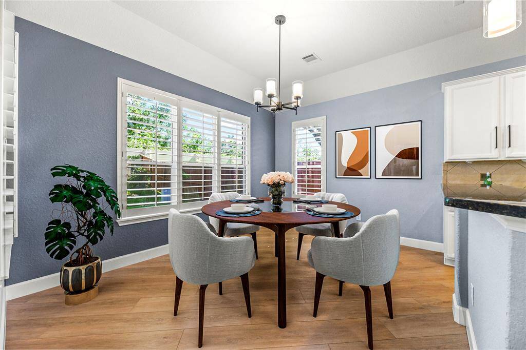 Fashioned with an incredibly tidy breakfast nook, there is plenty of room for traditional morning fare of pancakes, fresh fruit, and hot coffee. Laugh with your loved ones, as you enjoy eating a plate of homemade goodness!