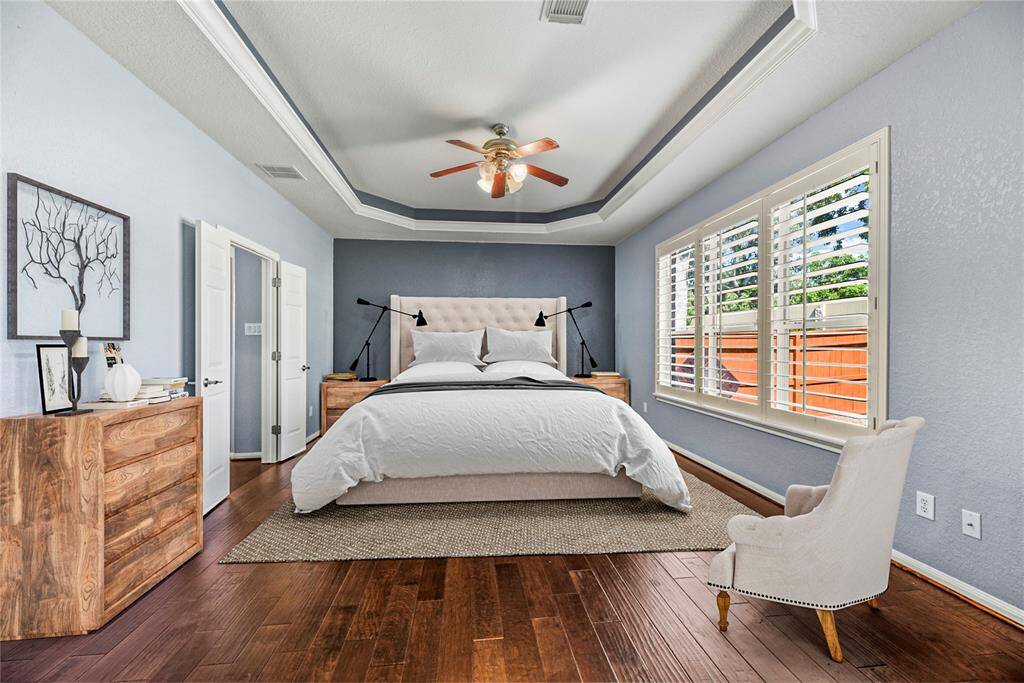 Every evening will be more relaxing with a grand primary suite!