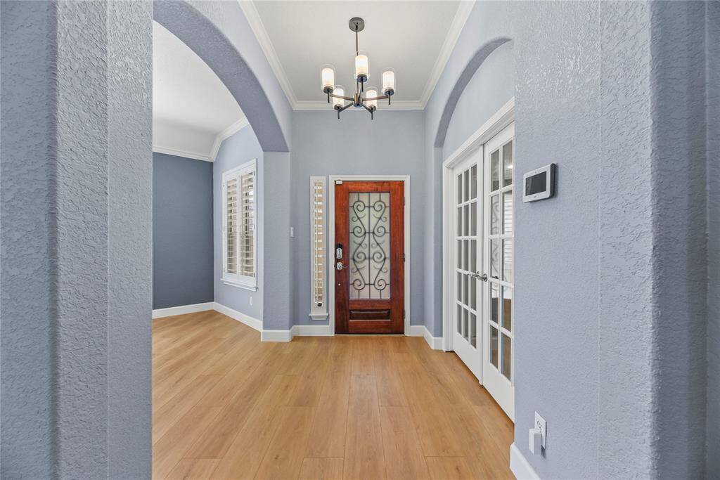 Throughout the home, you find stylish and functional thick plantation shutters. Simultaneously block light from entering the space and provide a traditional touch of design panache.