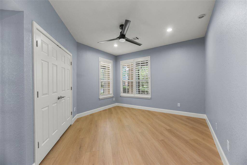 Each bedroom features a dedicated closet for quick and simple storage of clothing, shoes, and accessories.