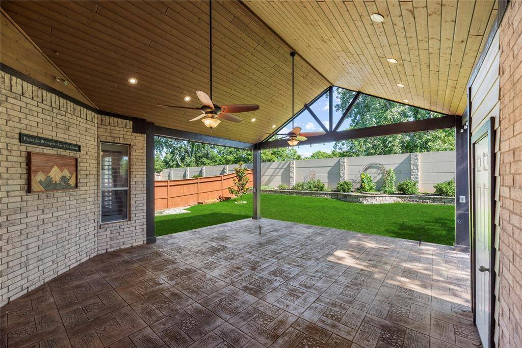 Sit in the shade of the covered patio, as you enjoy the cool breeze of the above ceiling fan. Recessed lighting also makes evening gatherings possible and supremely comfortable.